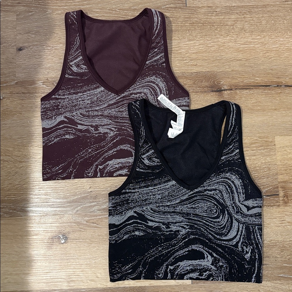 Athleta *Set of 2* Aurora Seamless Shine V-Neck Crop Tank in Black & Burgundy